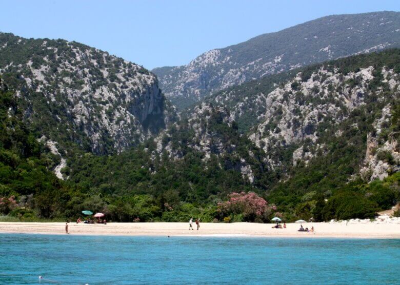 Die Badebucht Cala Luna auf Sardinien