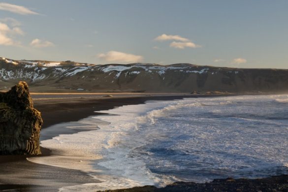 Von Maui bis Island: 7 dramatische schwarze Strände