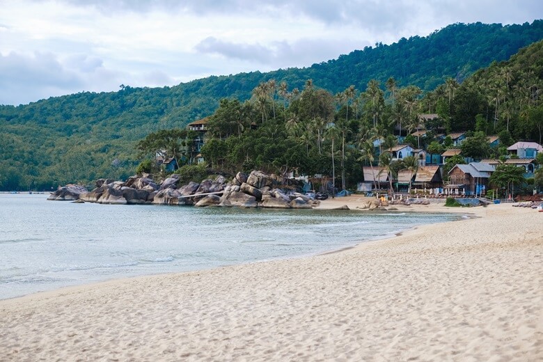 Bungalows am thailändischen Bottle Beach auf Koh Phangan